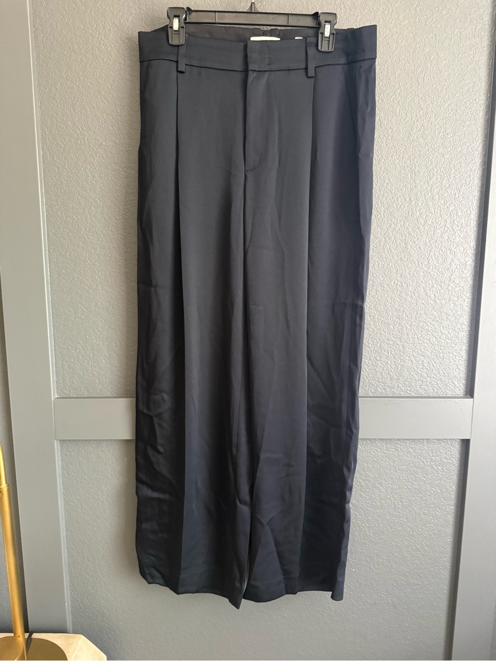 VINCE • Satin wide leg trousers pants high rise - size 12 pleated